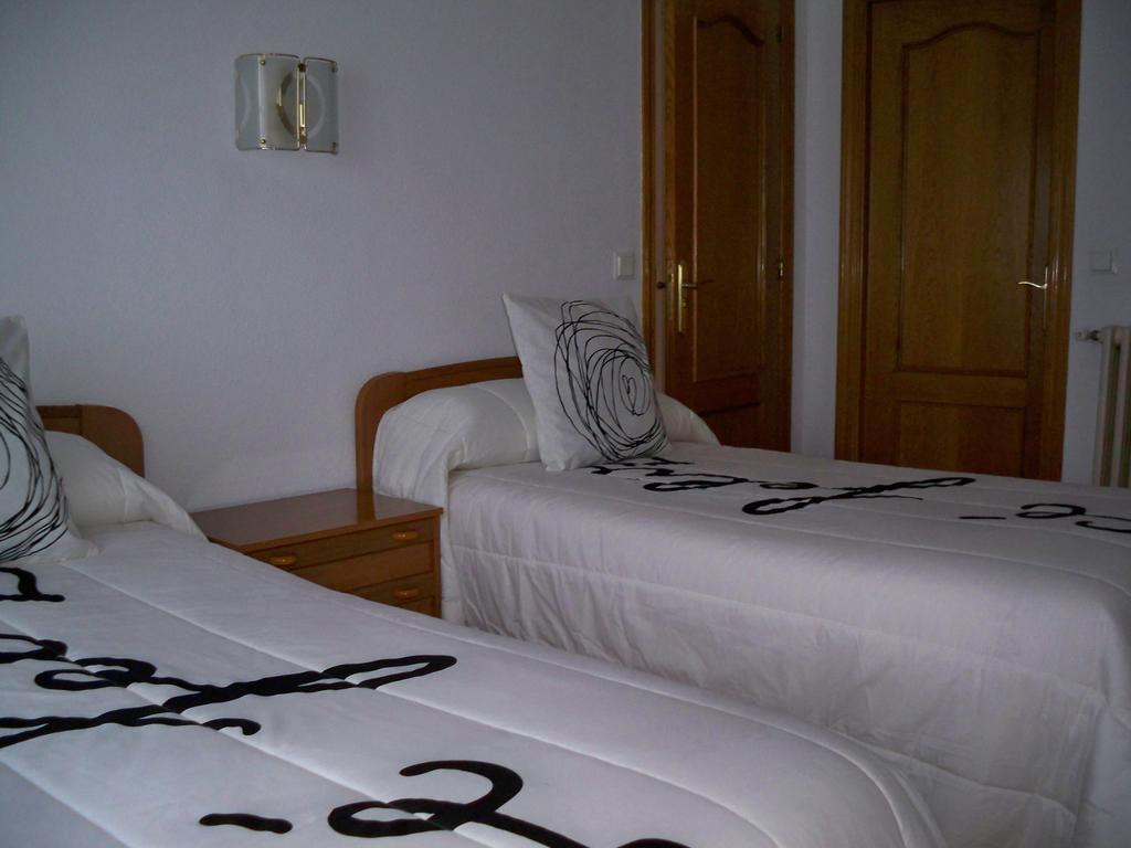 Hostal "Los Chanos El Ruso" Galende Екстер'єр фото