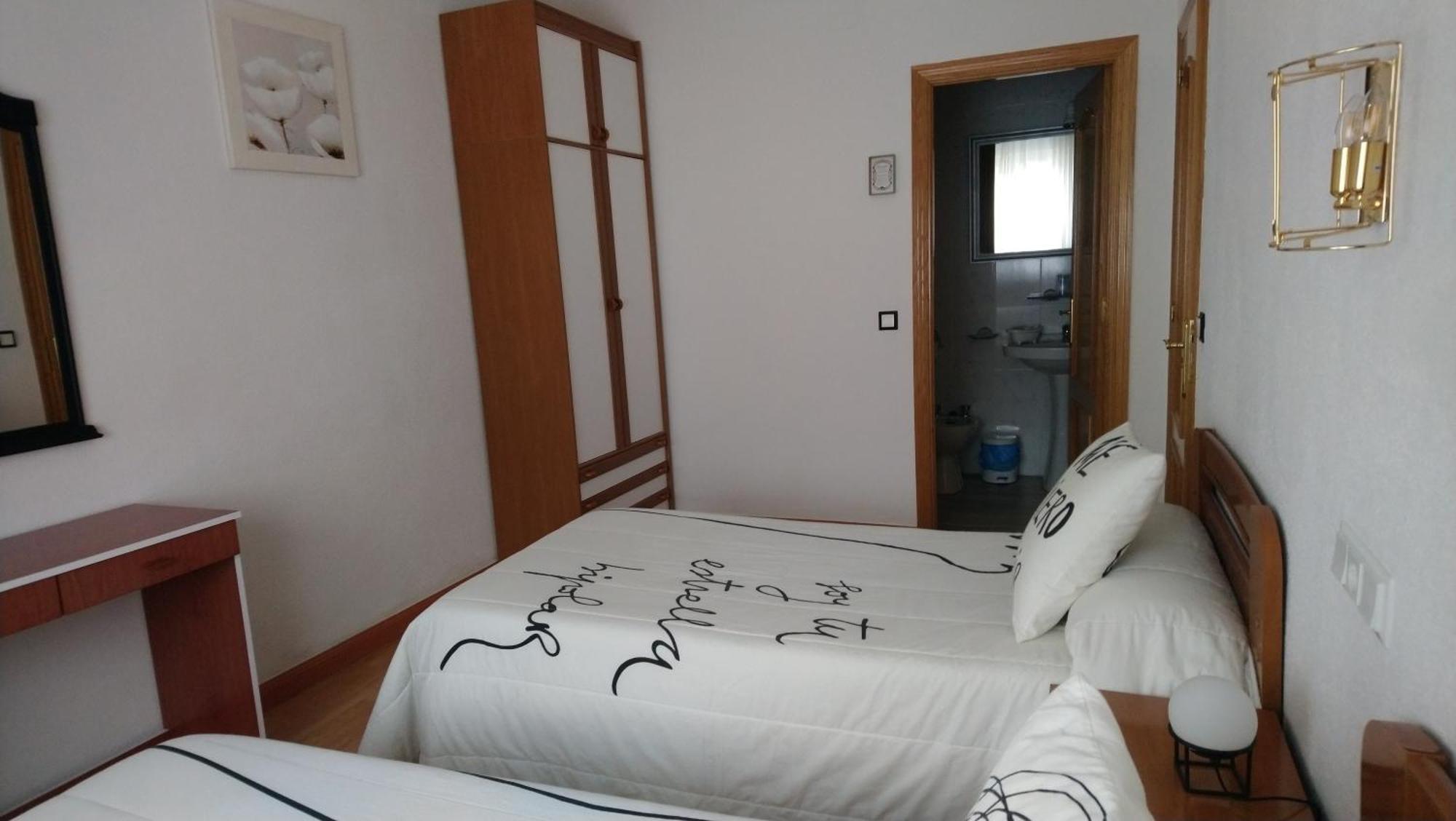 Hostal "Los Chanos El Ruso" Galende Екстер'єр фото