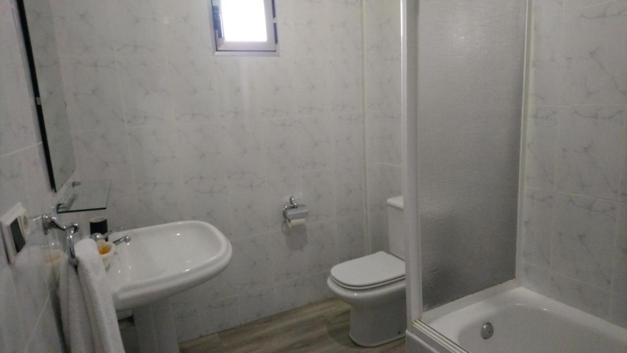 Hostal "Los Chanos El Ruso" Galende Екстер'єр фото